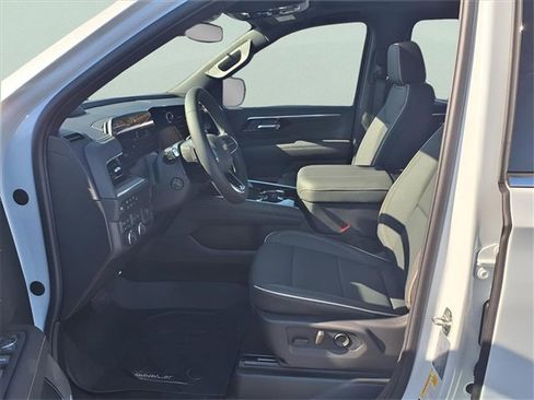 New 2026 Chevrolet Suburban Premier image 18