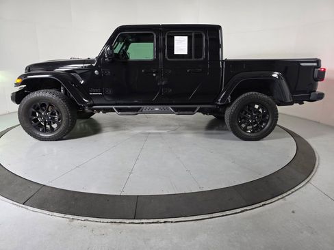 Used 2021 Jeep Gladiator Overland AWD/4WD image 2