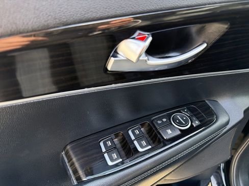 Used 2019 Kia Sorento S image 11