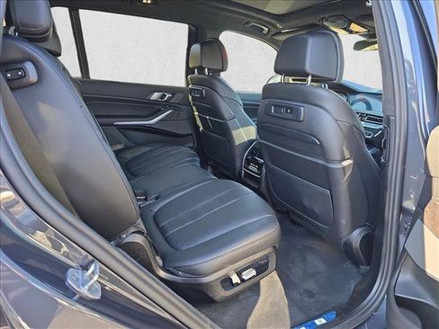 Used 2021 BMW X7 M50i w/ Dynamic Handling Package image 11