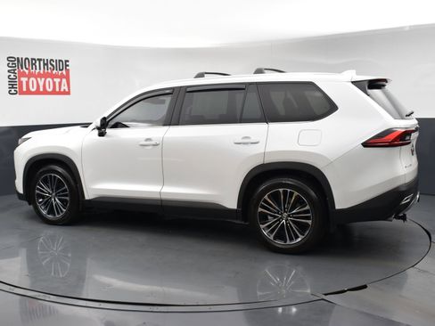 Used 2024 Toyota Grand Highlander AWD Hybrid image 2