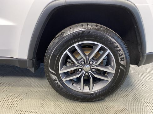 Used 2018 Jeep Grand Cherokee Limited image 33