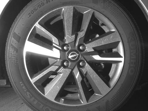 Used 2025 Nissan Versa SV image 13