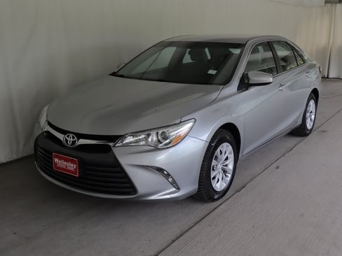 Used 2015 Toyota Camry LE FWD image 21