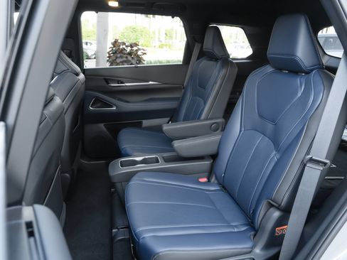 Certified 2026 INFINITI QX60 Sport w/ Dark Cargo Package AWD/4WD image 33