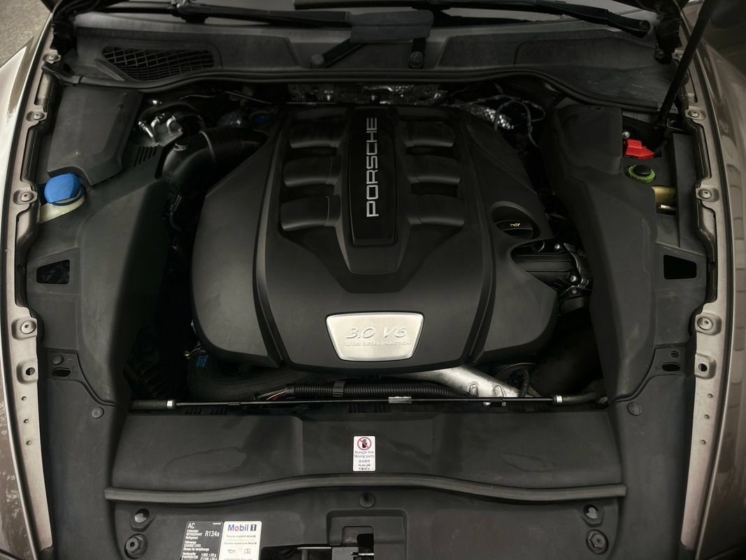 Used 2014 Porsche Cayenne Diesel AWD/4WD image 34