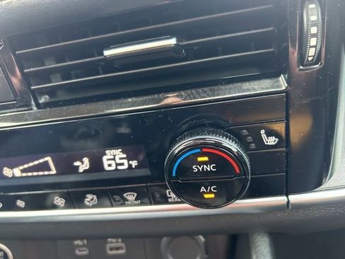 Used 2021 Nissan Rogue SV w/ Premium Package image 18