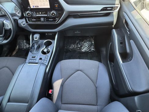 Used 2023 Toyota Highlander LE image 14