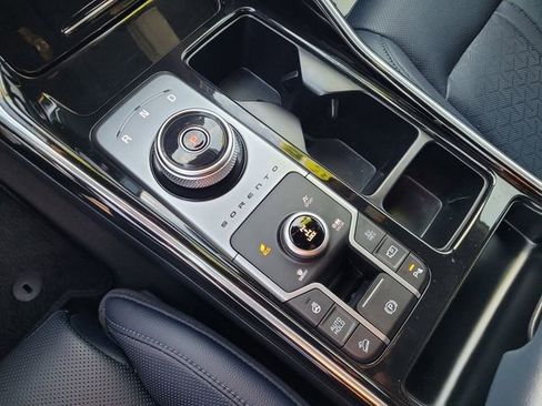 Used 2023 Kia Sorento SX Prestige image 17