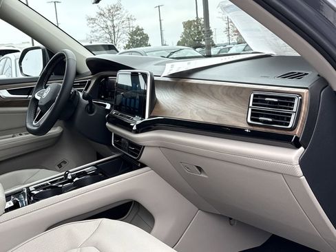 New 2026 Volkswagen Atlas SE FWD image 12