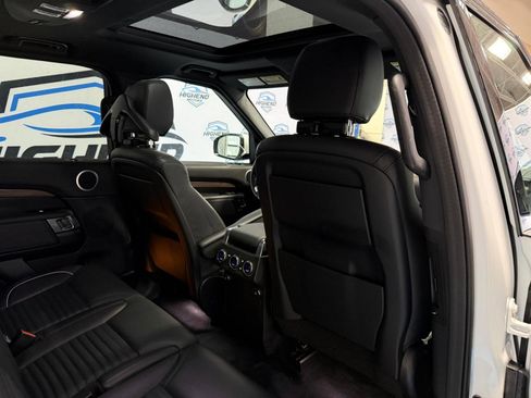 Used 2020 Land Rover Discovery HSE image 25