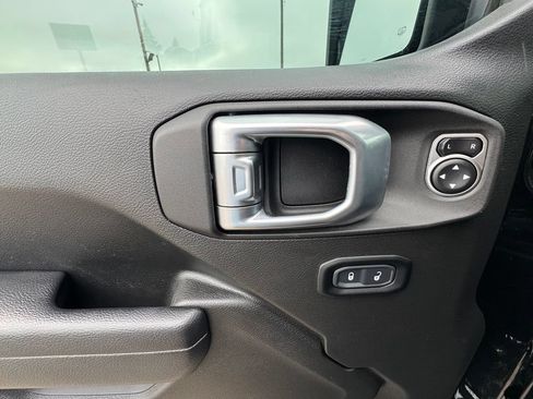 Used 2023 Jeep Gladiator Sport AWD/4WD image 19