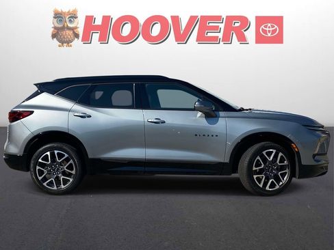 Used 2023 Chevrolet Blazer RS w/ Driver Confidence II Package FWD image 2