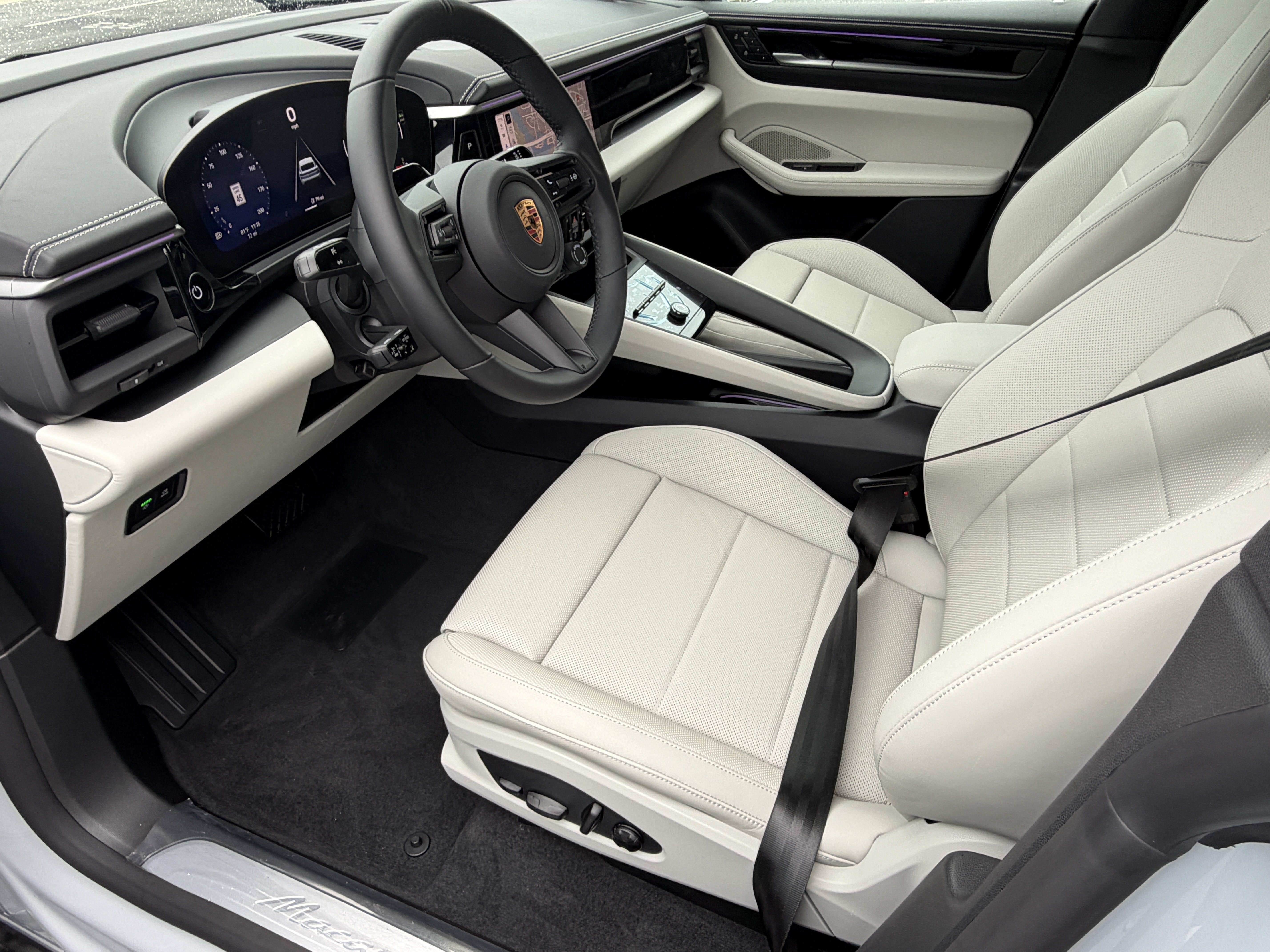 New 2026 Porsche Macan Electric RWD image 4