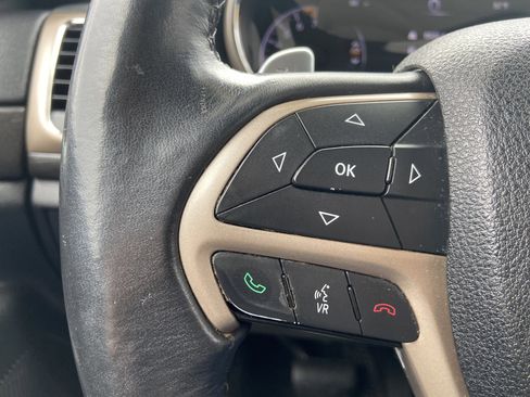 Used 2016 Jeep Grand Cherokee Laredo image 28