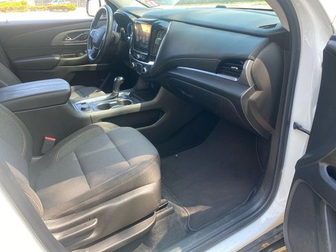 Used 2018 Chevrolet Traverse LT image 24