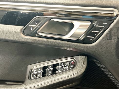 Used 2017 Porsche Macan image 14