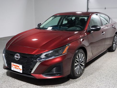 Used 2024 Nissan Altima 2.5 SV FWD image 29