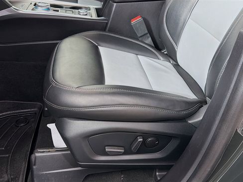 Used 2022 Ford Explorer XLT w/ Equipment Group 202A image 21