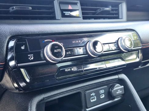 Used 2025 Honda Pilot TrailSport image 24