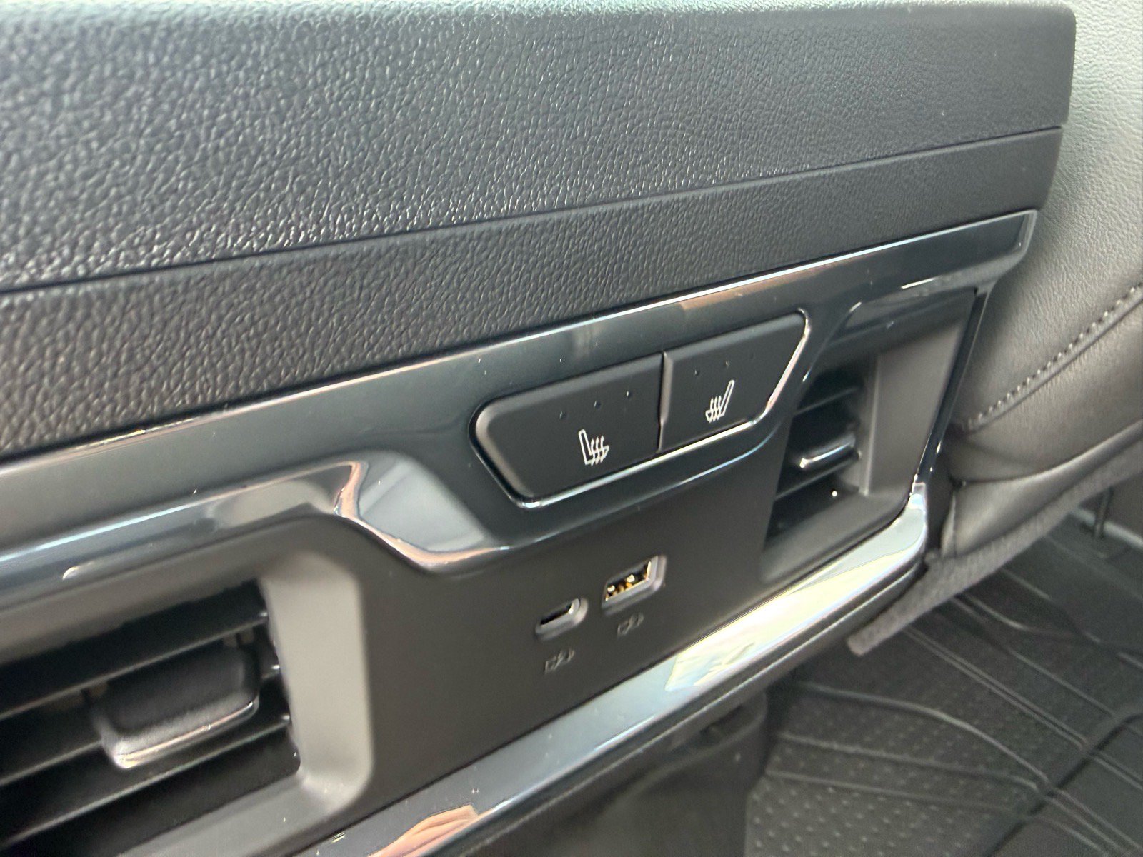 Used 2025 Chevrolet Silverado 1500 High Country AWD/4WD image 21