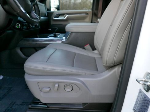 Used 2024 Chevrolet Silverado 3500 LTZ w/ LTZ Convenience Package image 9