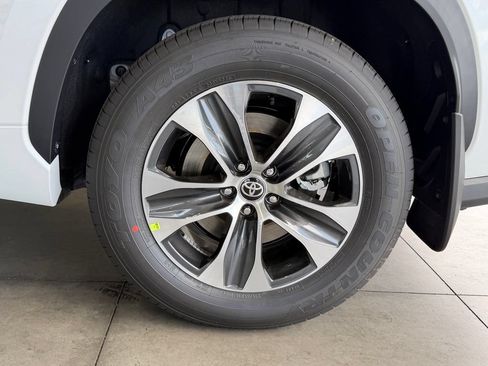 New 2026 Toyota Highlander XLE AWD/4WD image 14