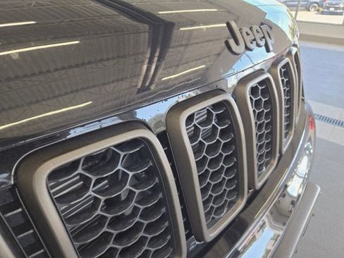 Used 2016 Jeep Grand Cherokee Limited 75th Anniversary image 24