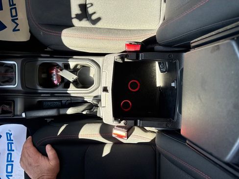 Used 2023 Jeep Gladiator Rubicon w/ Cold Weather Group image 24