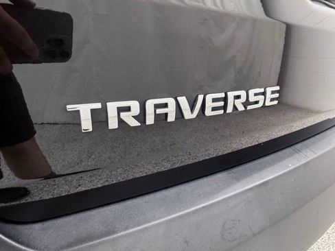 Used 2021 Chevrolet Traverse LT FWD image 11