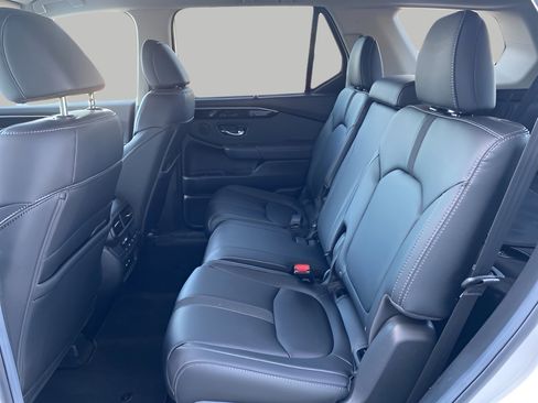 Used 2025 Honda Pilot EX-L image 10