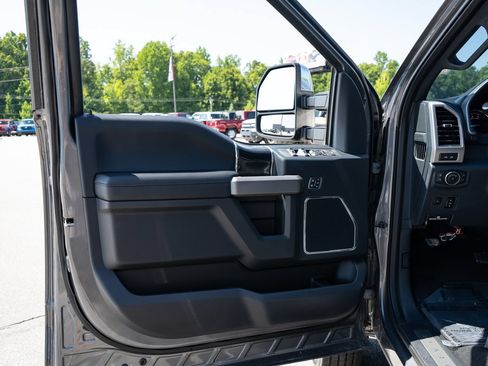 Used 2022 Ford F450 Platinum w/ FX4 Off-Road Package AWD/4WD image 36