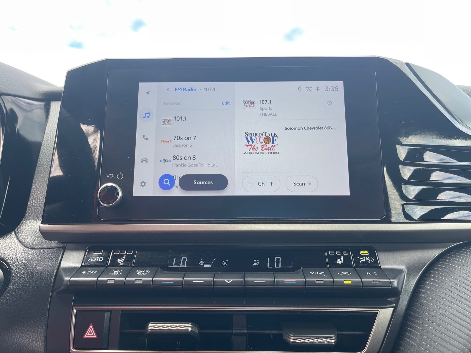 Used 2025 Toyota Camry SE w/ Convenience Package FWD image 5