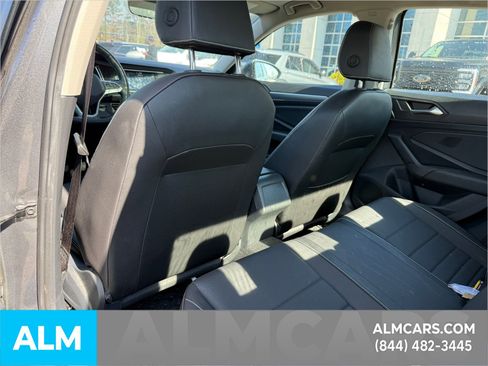 Used 2024 Volkswagen Jetta SE w/ Panoramic Sunroof Package image 11