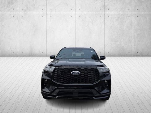 Used 2025 Ford Explorer ST-Line image 2