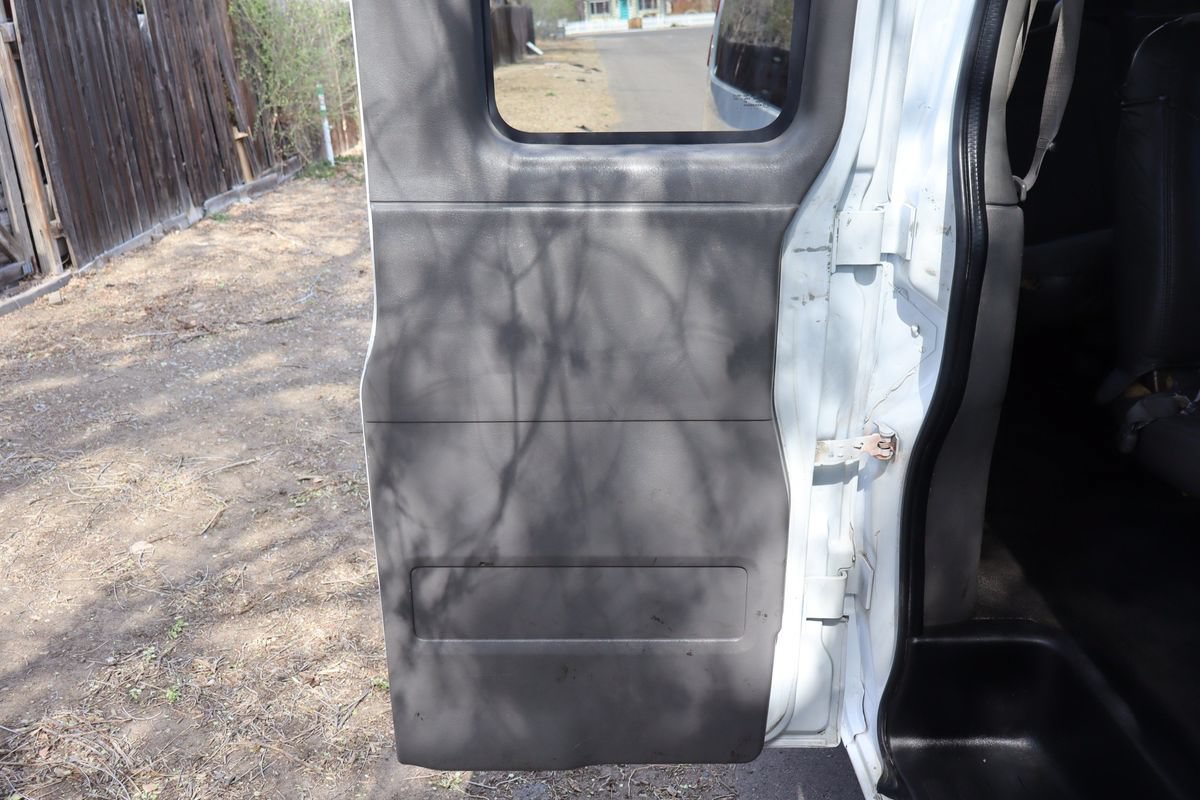 Used 2017 Chevrolet Express 3500 LT RWD image 25