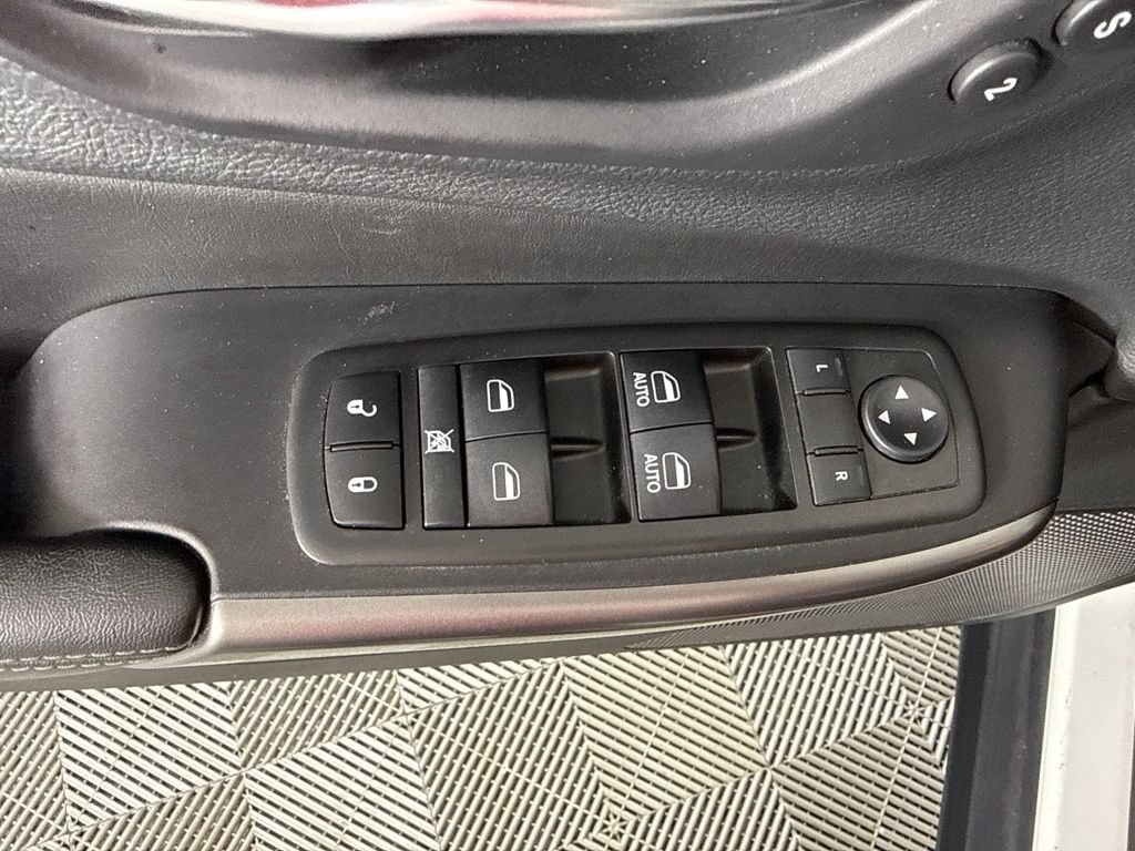 Used 2019 Jeep Cherokee Limited AWD/4WD image 13
