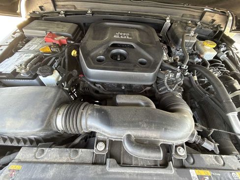 Used 2022 Jeep Wrangler Sport AWD/4WD image 29