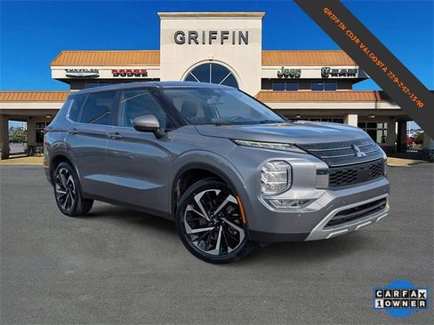 Used 2024 Mitsubishi Outlander SE image 1