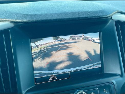 Used 2023 GMC Terrain SLE w/ Driver Convenience Package image 16