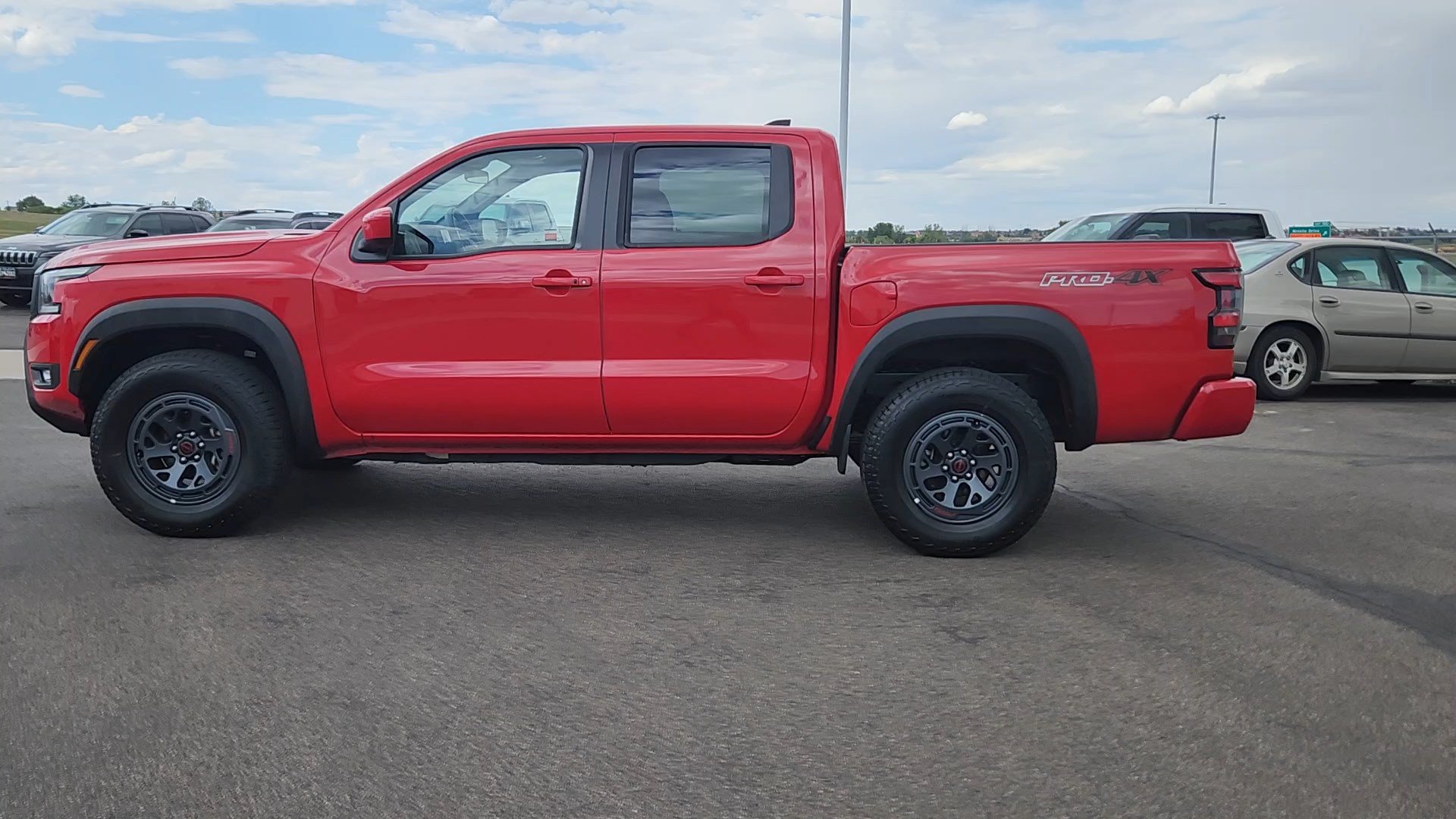 Used 2026 Nissan Frontier PRO-4X AWD/4WD image 2