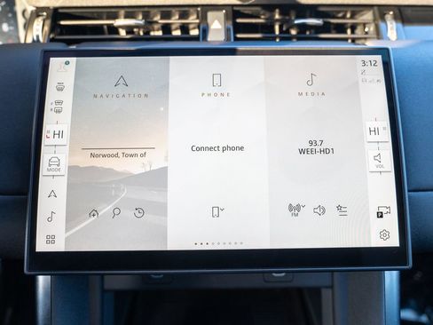 Used 2025 Land Rover Discovery Sport S image 22