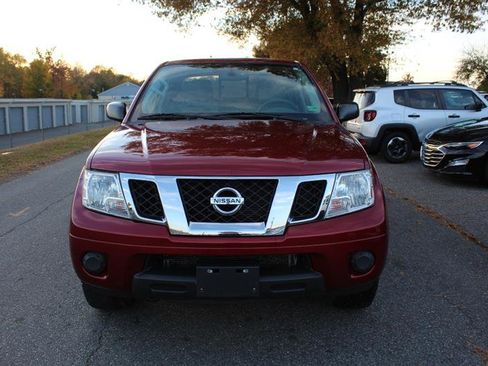 Used 2019 Nissan Frontier SV image 2