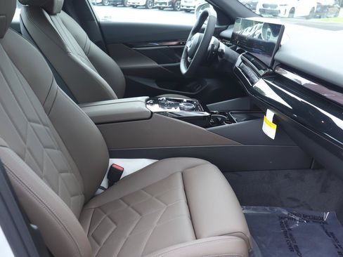 New 2027 BMW 530i RWD image 17