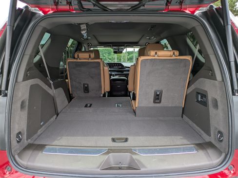 Certified 2023 Cadillac Escalade Premium Luxury RWD image 10