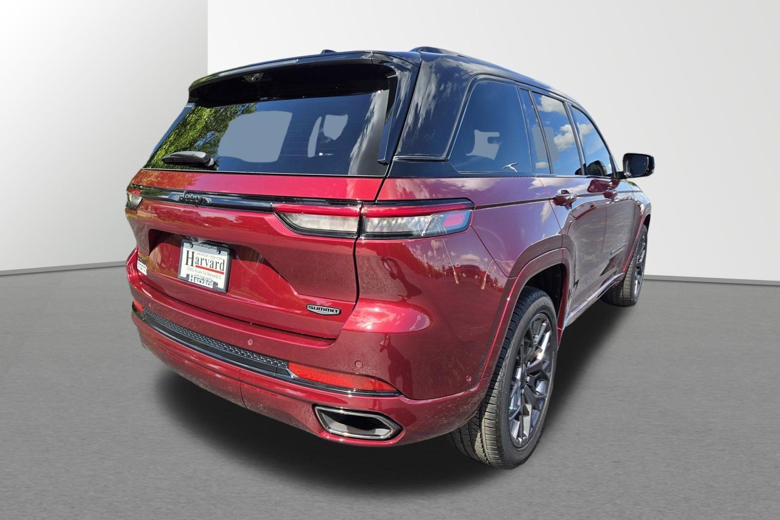 Used 2025 Jeep Grand Cherokee Summit w/ Adv Protech Group IV AWD/4WD image 4