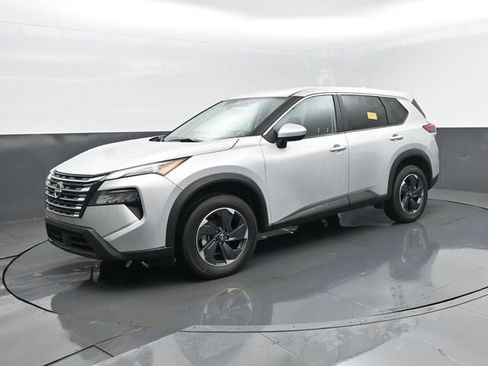 Used 2024 Nissan Rogue SV AWD/4WD image 2