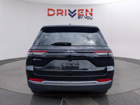 Used 2024 Jeep Grand Cherokee Laredo w/ Luxury Tech Group I RWD image 4
