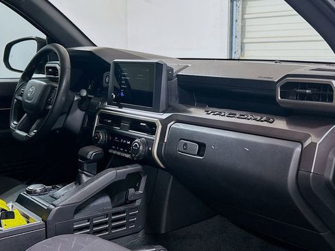 Used 2025 Toyota Tacoma SR5 AWD/4WD image 24