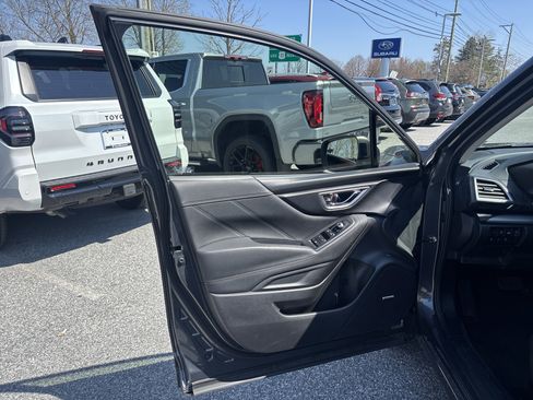 Used 2021 Subaru Forester Limited image 22